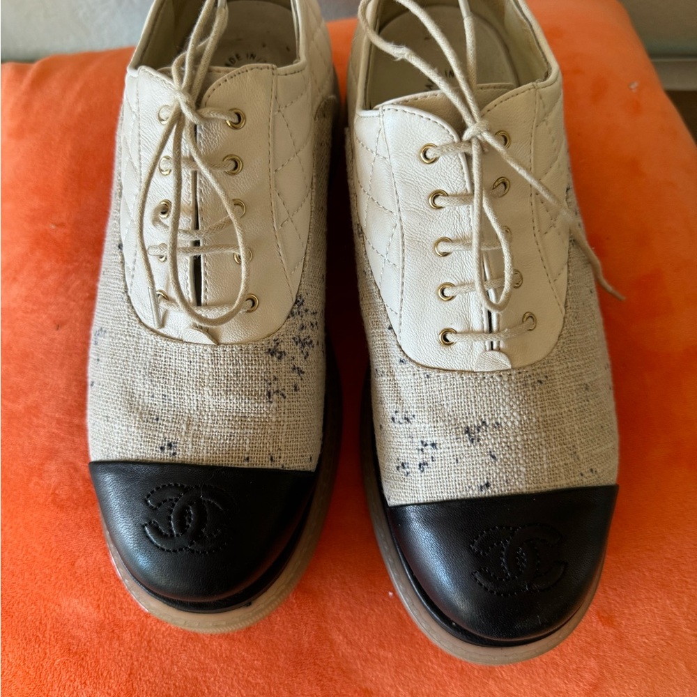 Chanel shoes pre owned in very good condition. Size 39